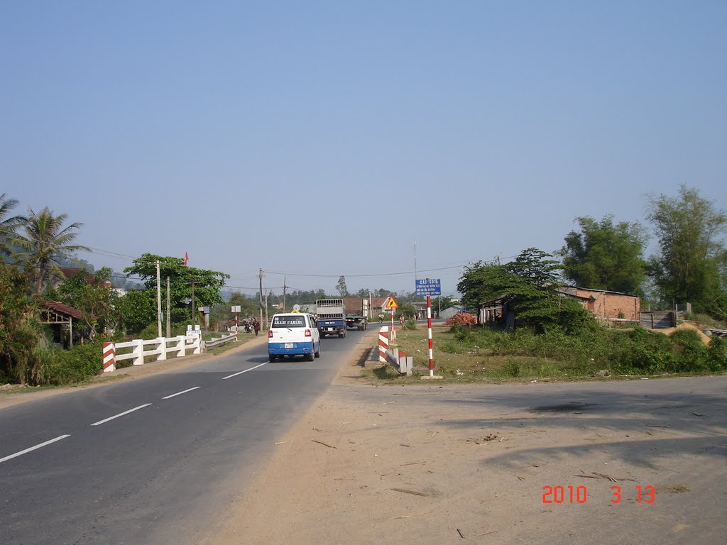 Vị trí đấu nối đường từ Nhà máy chế biến tinh bột sắn xã Krông Á, huyện M’ Đrắk vào đường Trường Sơn Đông.