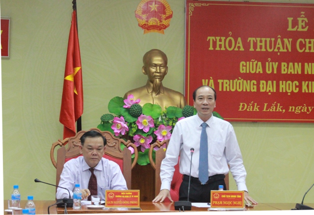 Ký kết hợp tác giữa UBND tỉnh và Trường Đại học Kinh tế thành phố Hồ Chí Minh
