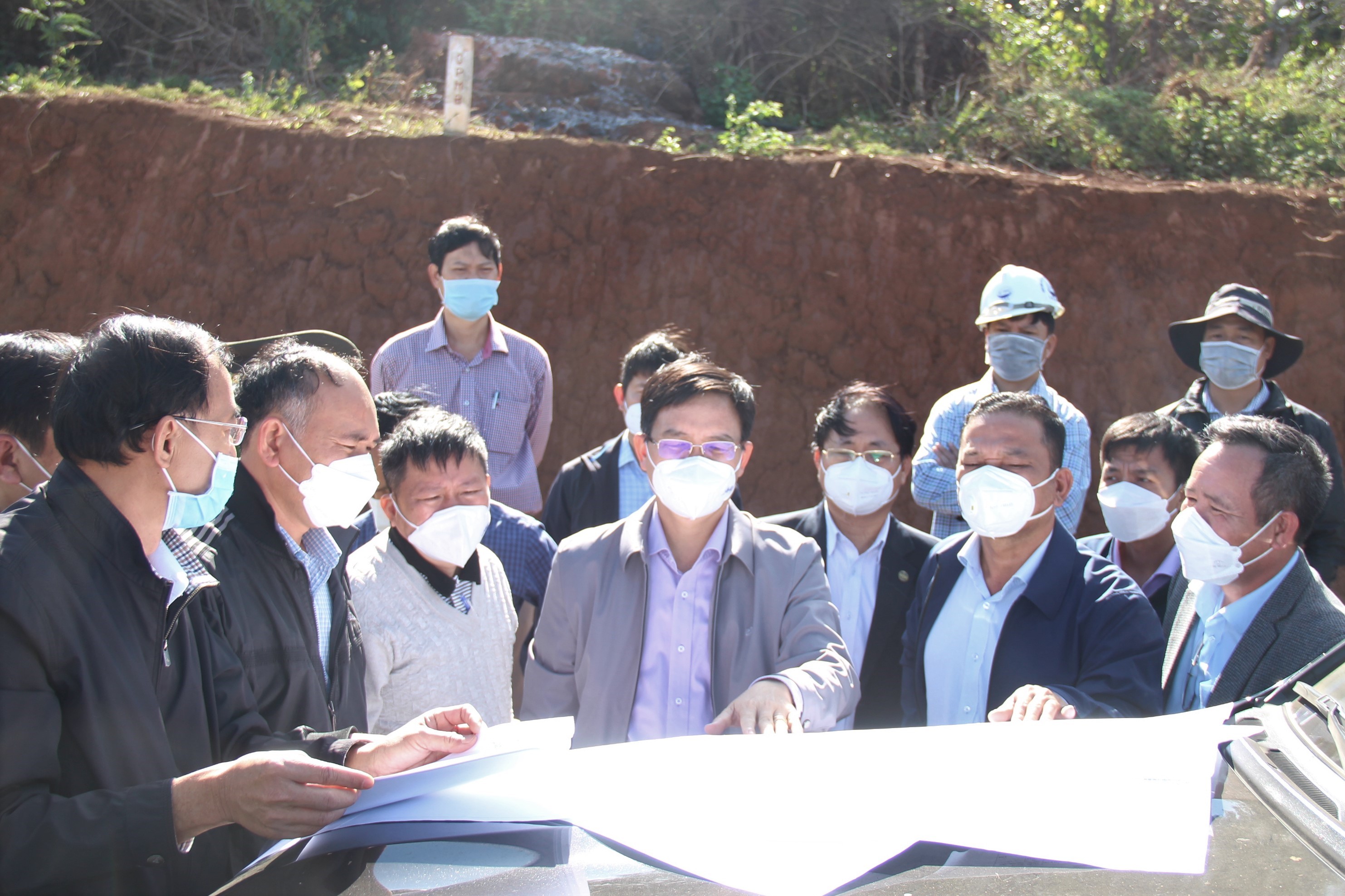 Secretary of the Provincial Party Committee Nguyen Dinh Trung inspects the progress of key projects