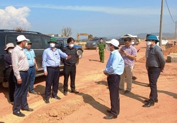 Secretary of the Provincial Party Committee Nguyen Dinh Trung inspects the Krong Pach Thuong Reservoir Project