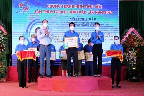 Advanced youth who follow Uncle Ho’s sayings are commended