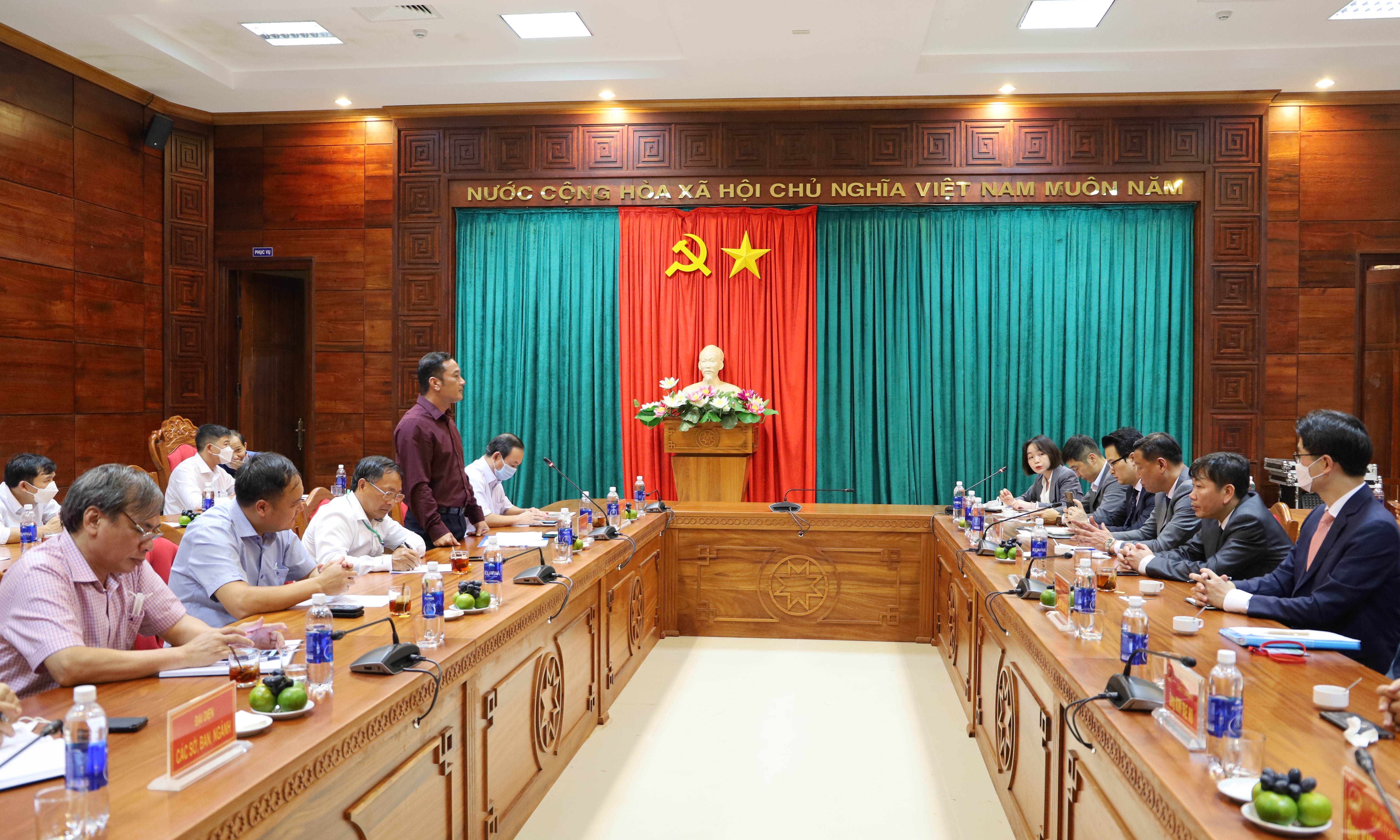 The People's Committee of Dak Lak Province meets with Korean enterprises