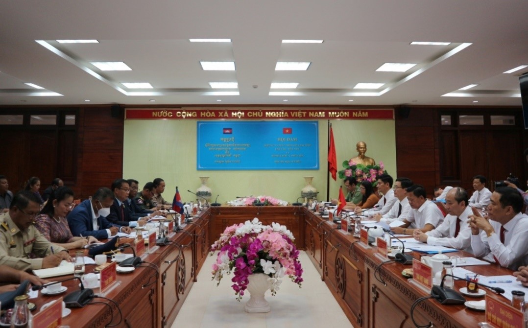 A meeting between Mondulkiri Province (Cambodia) and Dak Lak Province (Viet Nam)