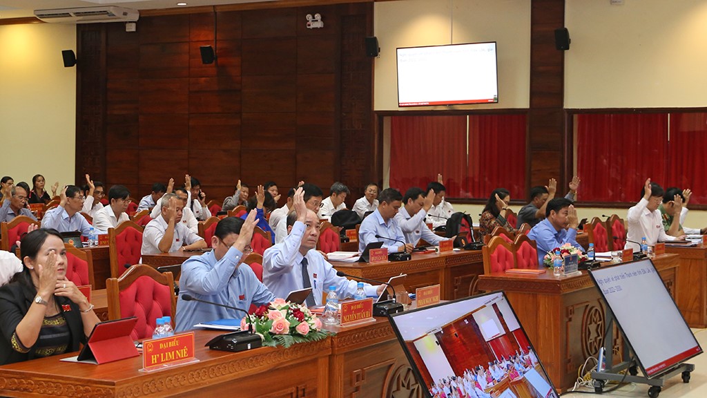 20 important resolutions are approved at the 4th Session of the People’s Council of Dak Lak Province, Course X