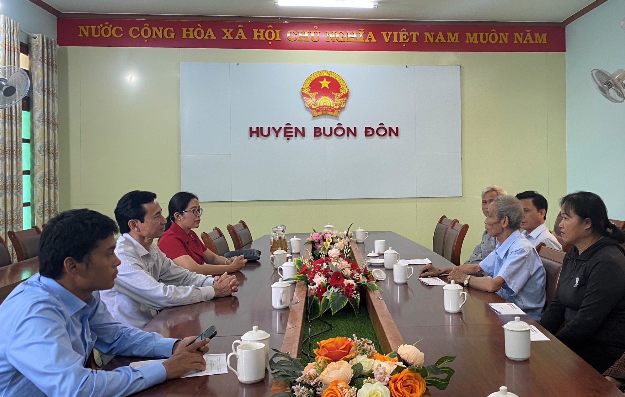 The National Assembly Delegation of Dak Lak Province visits policy families and people with meritorious services