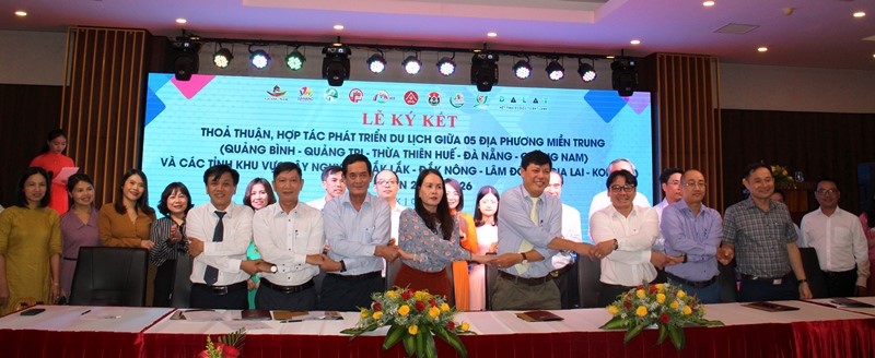 5 provinces of Central Viet Nam promote and sign a Memorandum of Understanding on cooperation in tourism with the provinces of the Central Highlands