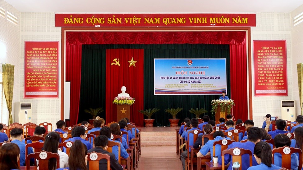Conference on learning political theory for key cadres of the Ho Chi Minh Communist Youth Union at grassroots level in 2022
