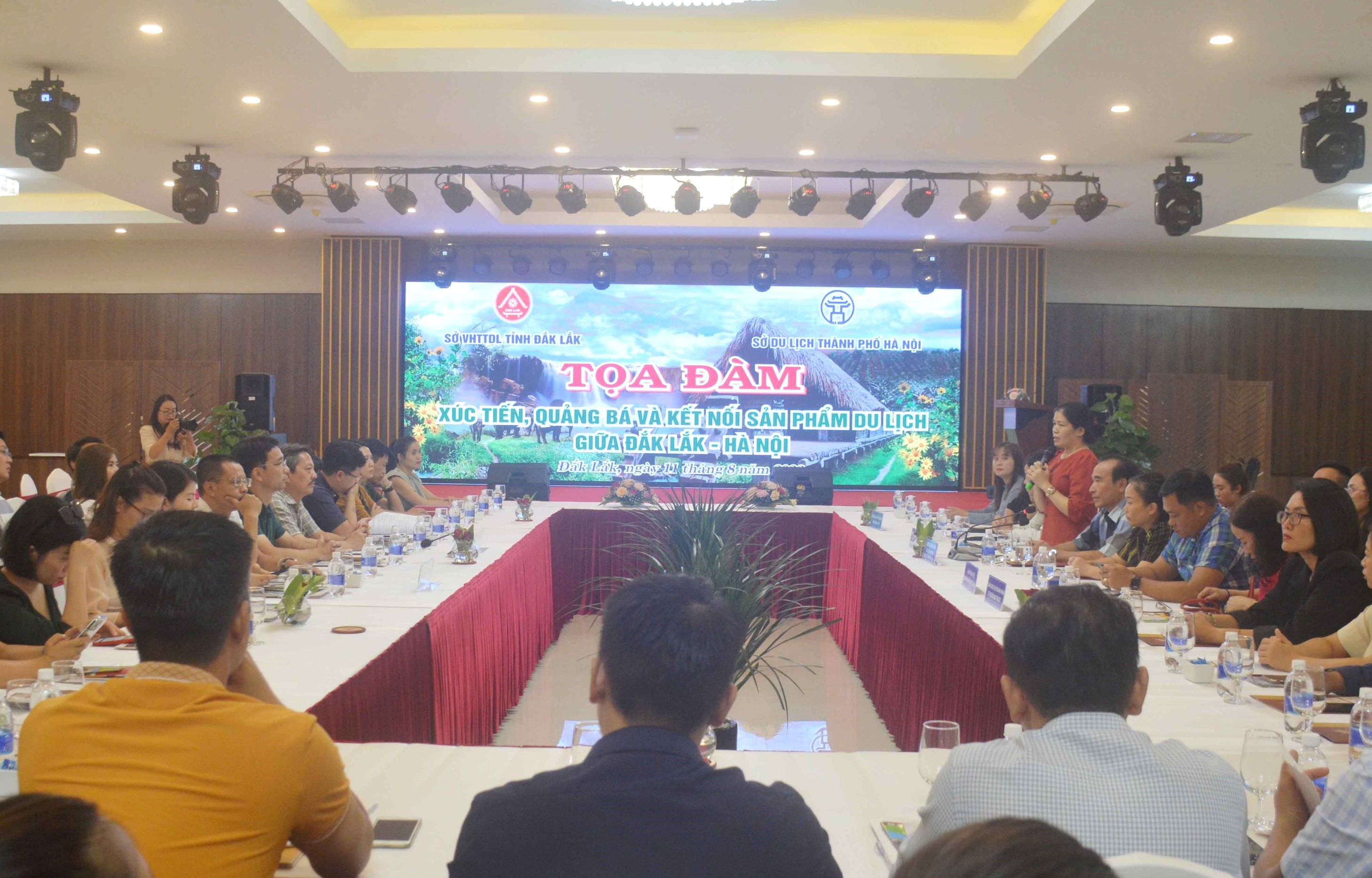 Strengthening promotion, advertising, and connection of tourism products between Dak Lak and Hanoi