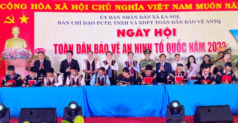 Head of the CPV Central Committee’s Publicity and Education Commission attends the Day “All People’s Protecting National Security” in Dak Lak Province