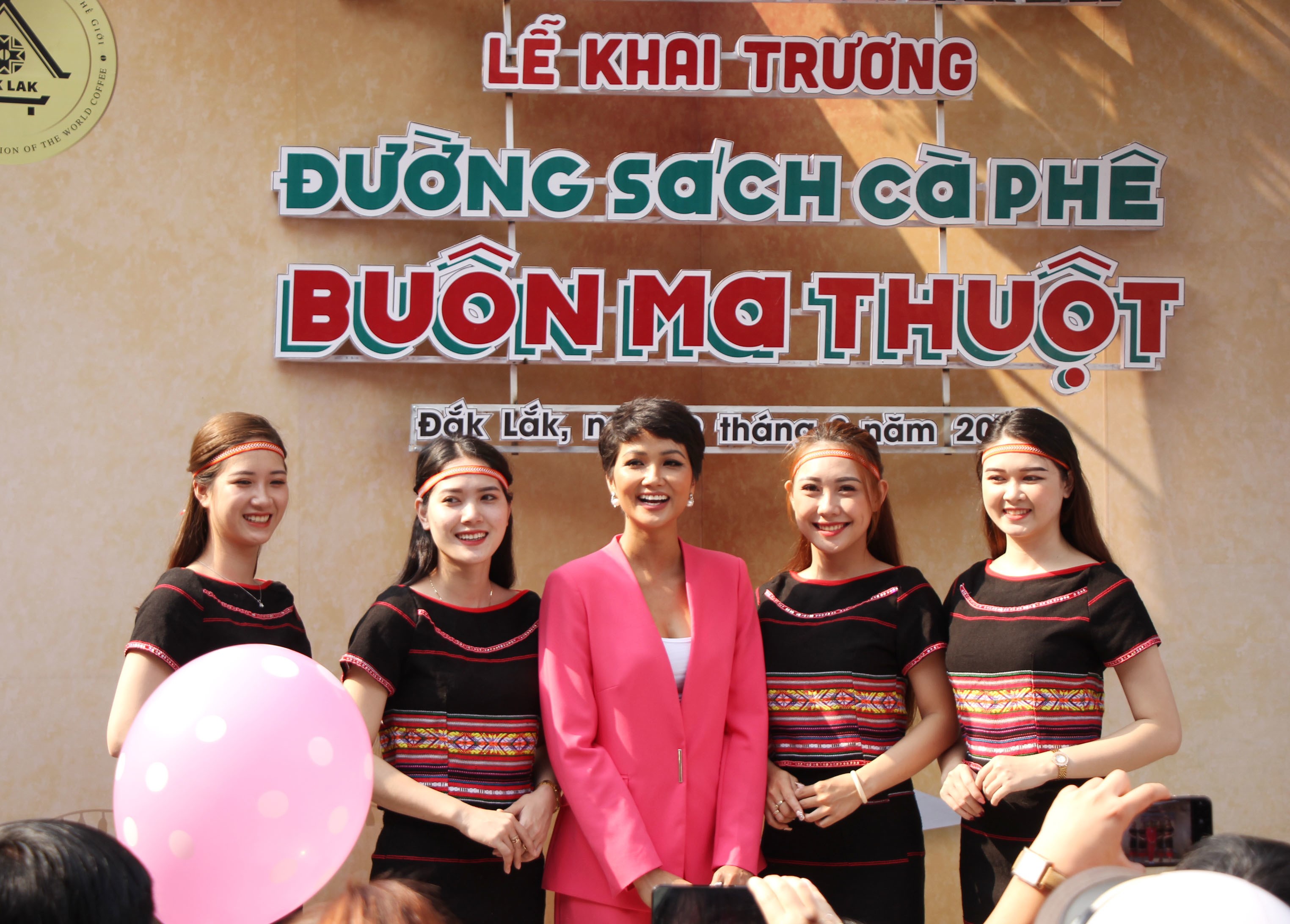 H'Hen Nie to become the Communication Ambassador of the 8th Buon Ma Thuot Coffee Festival in 2023