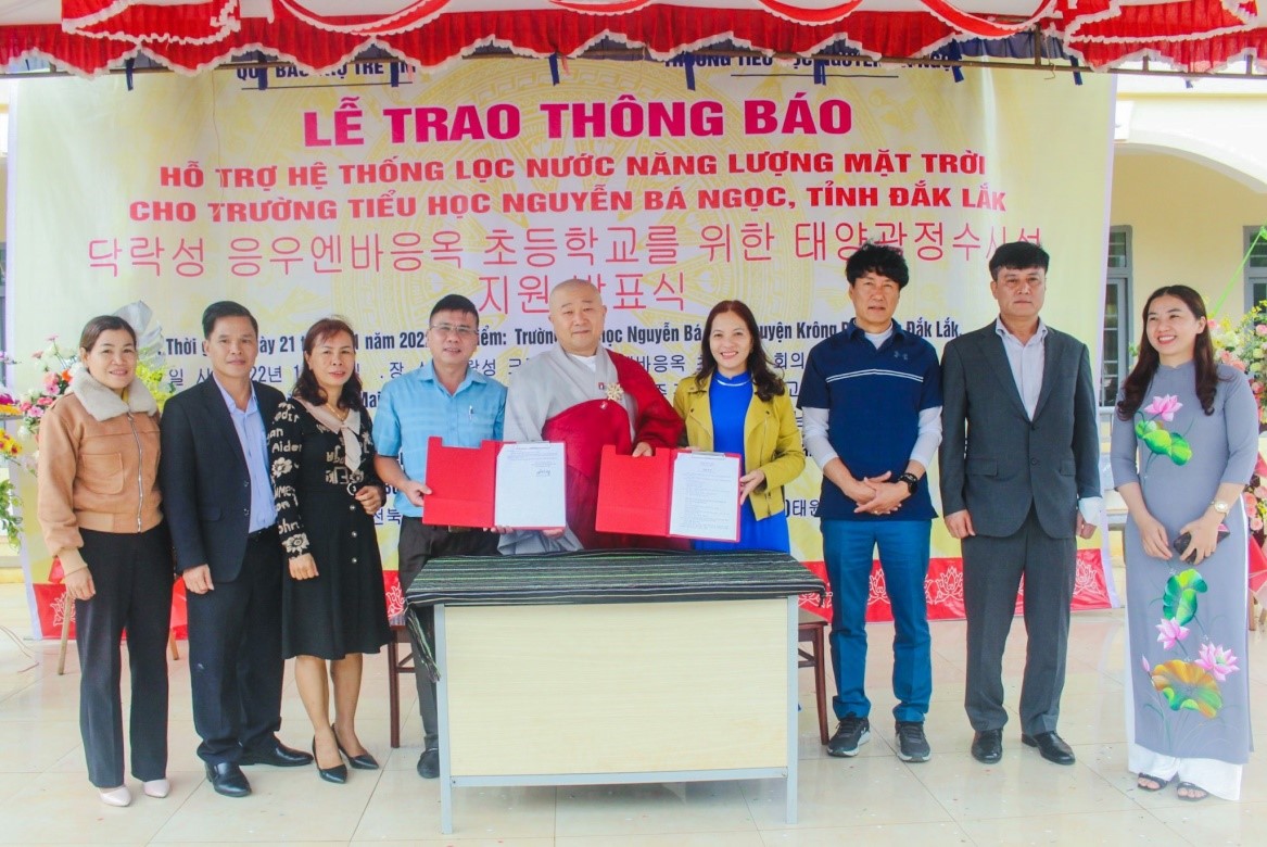 JVEC - Korea donated a solar water purification system in Krong Pac district