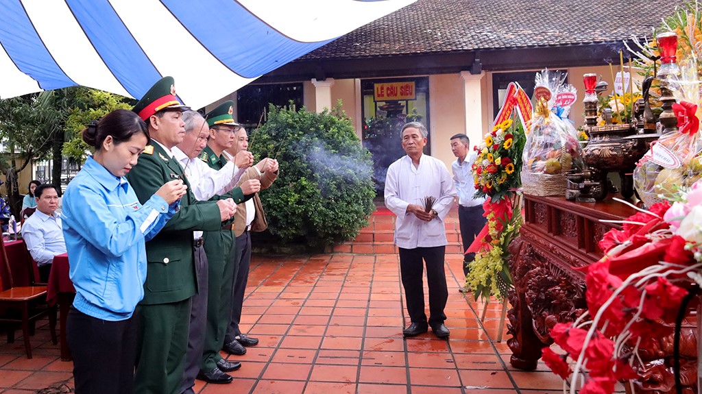 Memorial ceremony for the fallen southward soldiers and Lac Giao compatriots killed in 1945
