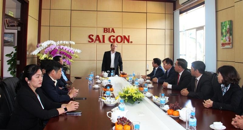 Chairman of the Provincial People's Committee Pham Ngoc Nghi visits enterprises on the occasion of the new year.