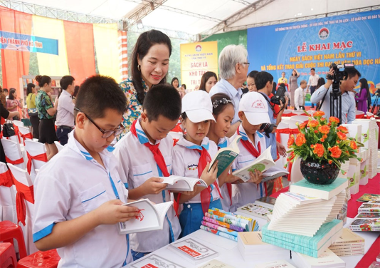 Organize Vietnam Book and Reading Culture Day 2023