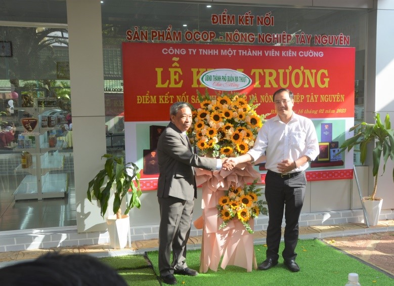 Opening of the showroom of Central Highlands OCOP and agriculture products in Buon Ma Thuot city