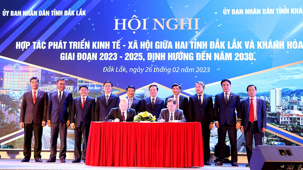 Dak Lak and Khanh Hoa signed a development cooperation agreement for the period of 2023-2025