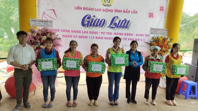 "Confident - dynamic - creative female workers" Program