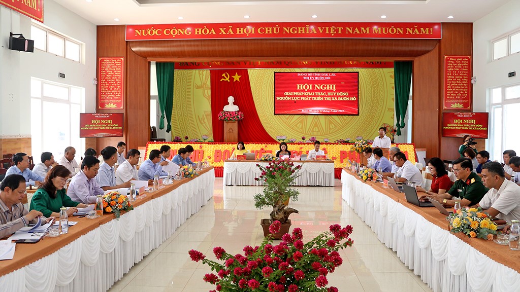 Conference on solutions to mobilize resources to develop Buon Ho town