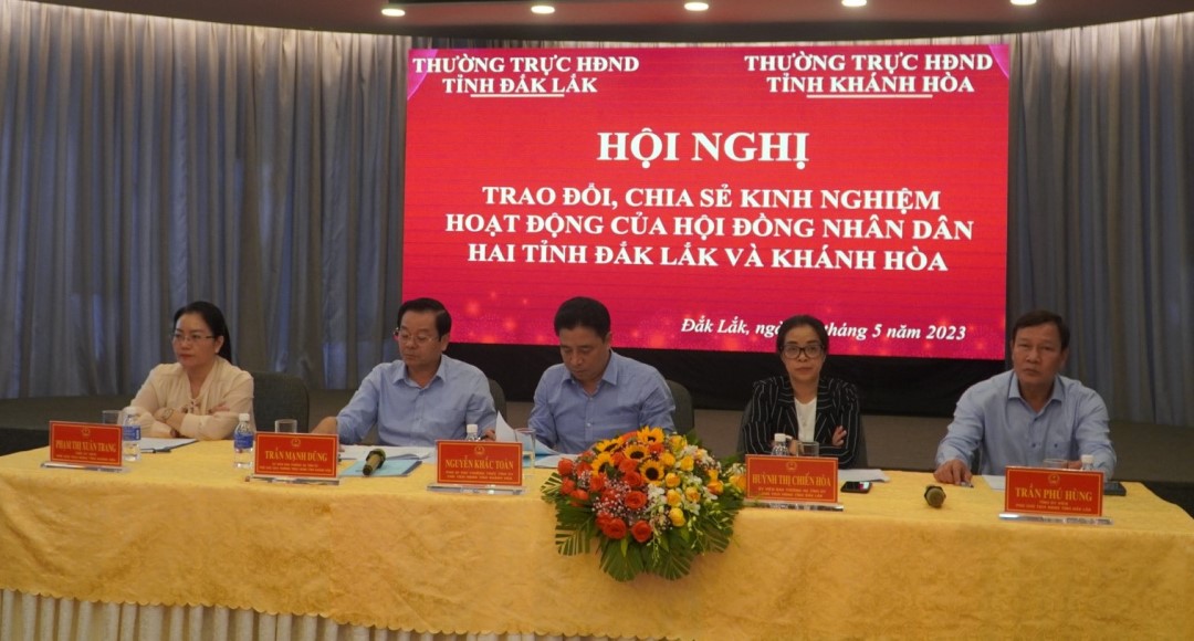 The Standing Committees of the People's Council of Dak Lak and Khanh Hoa engaged in exchange and sharing of experiences