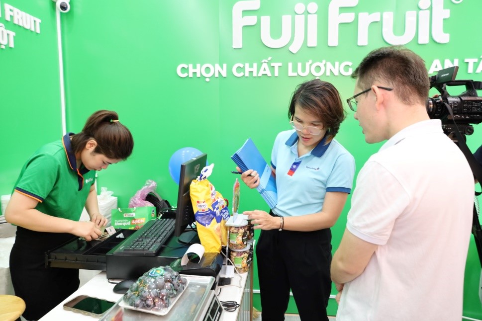 Buon Ma Thuot Cashless Street: Towards Building Smart Consumption Habits