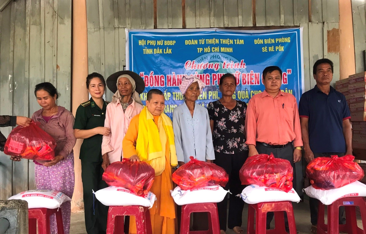 Presenting 143 sets of gift to support people in remote areas of  Drang Phok village