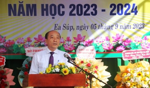 Charirman Pham Ngọc Nghi attends the opening ceremony for the 2023-2024 academic year