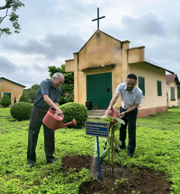 Tree-planting ceremony at the National Special Monument of Buon Ma Thuot Prison