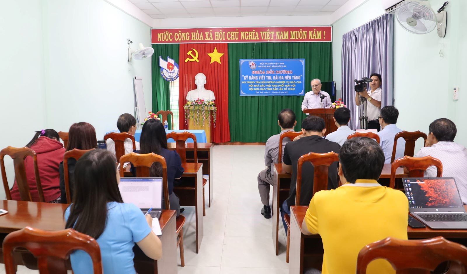 "Multimedia Article Writing Skills" training course