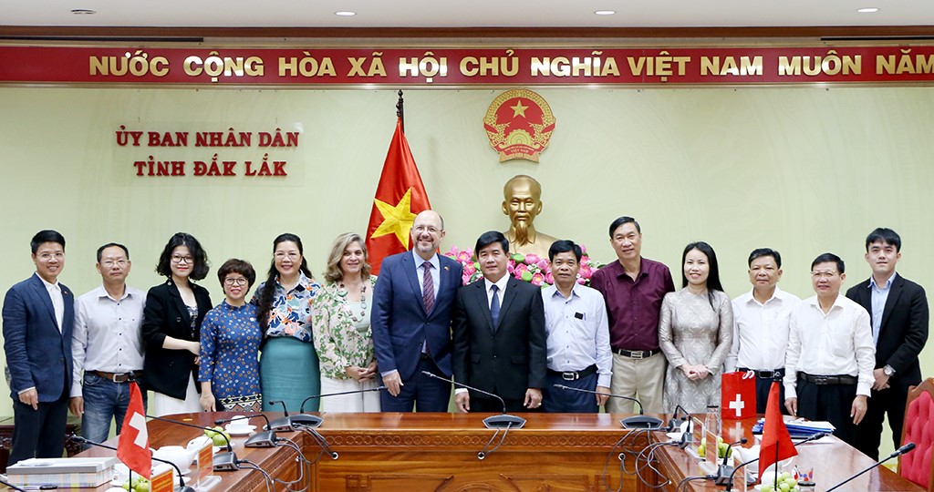 The Provincial People's Committee hosted a meeting with the Swiss Embassy