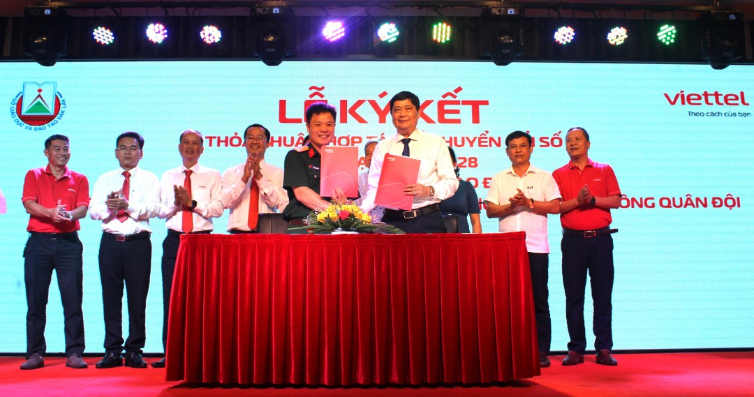 Viettel Dak Lak and the Department of Education and Training (DoET) Sign Digital Transformation Cooperation Agreement for 2023-2028