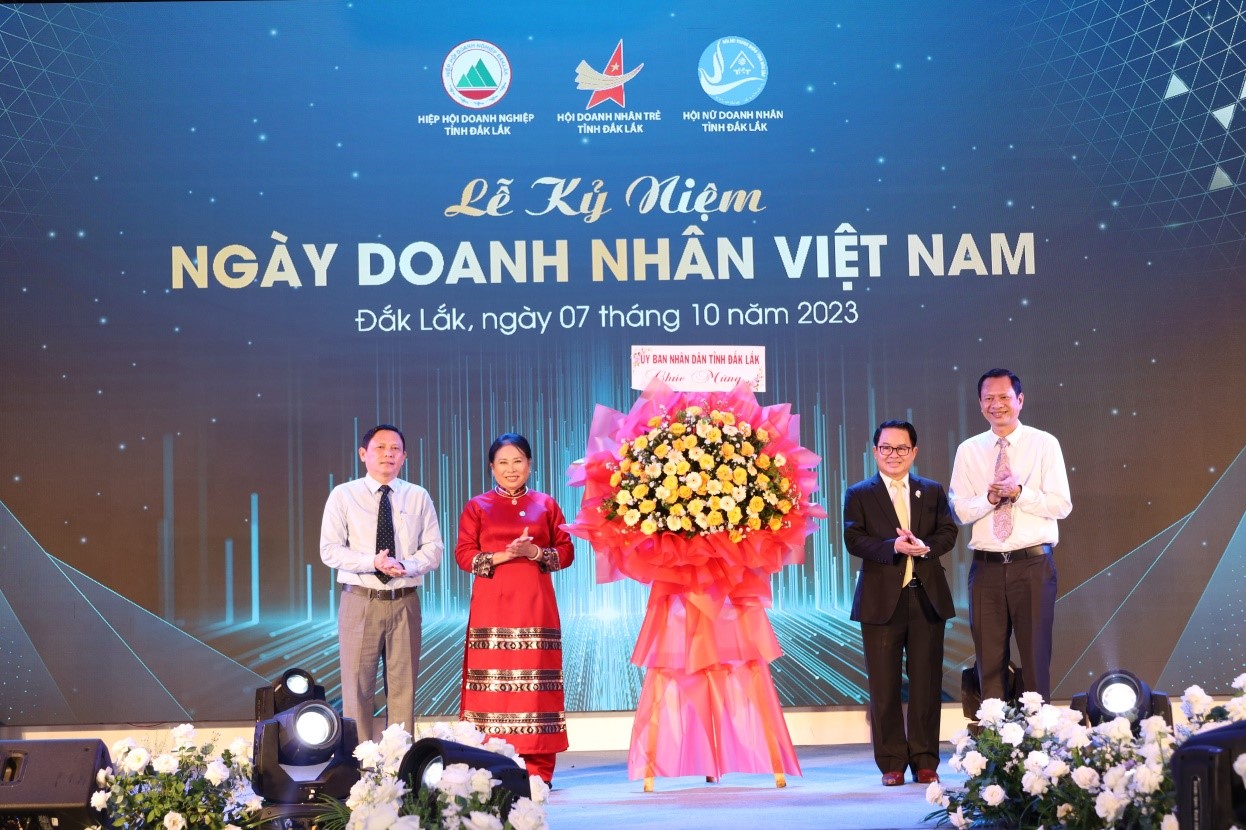 Dak Lak Province commemorated the 19th anniversary of Vietnamese Entrepreneurs' Day on October 13, 2023