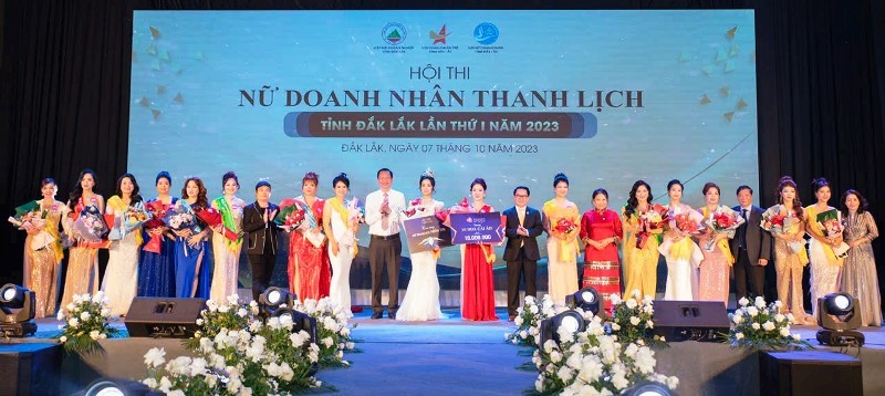 Awarding the Prize for the Elegant Female Entrepreneur Competition in Dak Lak Province, 1st Edition, 2023