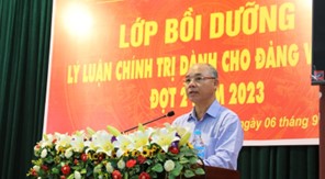Political theory training for new members of the Communist Party of Vietnam