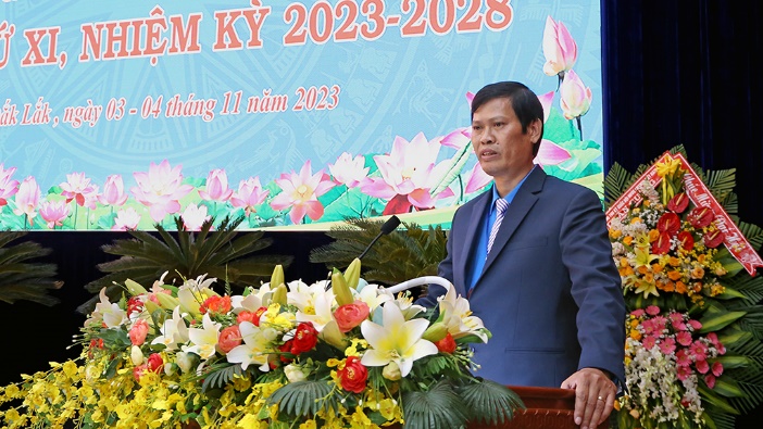Mr. Le Van Thanh Holds the Position of Chairman of the 11th-term Provincial Labor Union