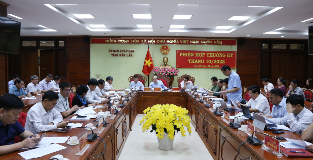 The Provincial People's Committee holds regular meeting session for October 2023