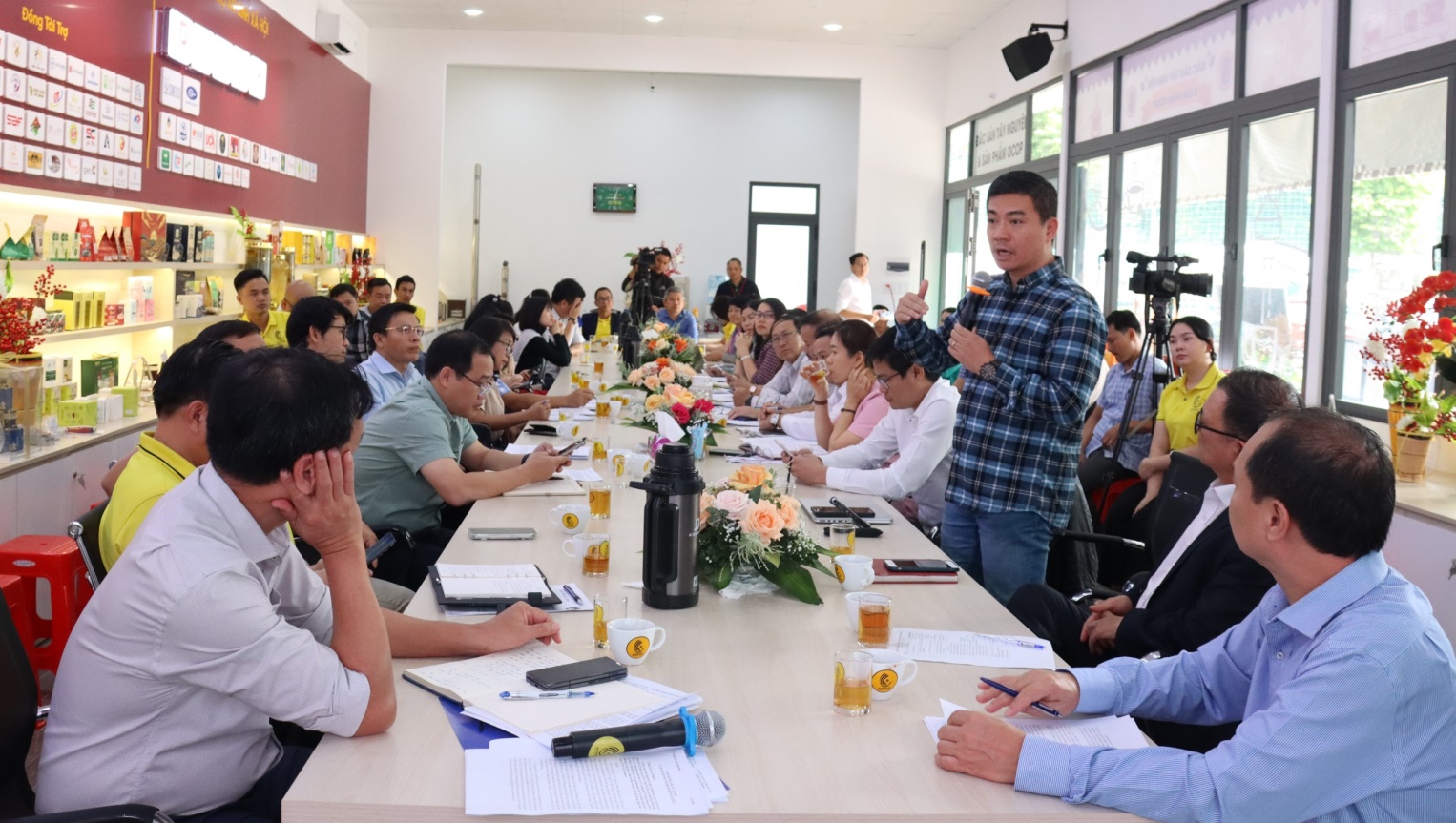 The People's Committee of Buon Ma Thuot City organized a dialogue conference with businesses