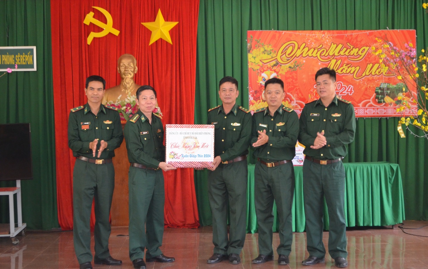 Description: C:\Users\Nguyen Lan\Pictures\tinh uy\nho\anh 3.JPG