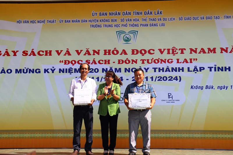 Many Meaningful Activities on Vietnam Book and Reading Culture Day in Krong Buk District