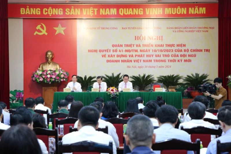 Implementing Resolution 41-NQ/TW early, building a strong team of entrepreneurs