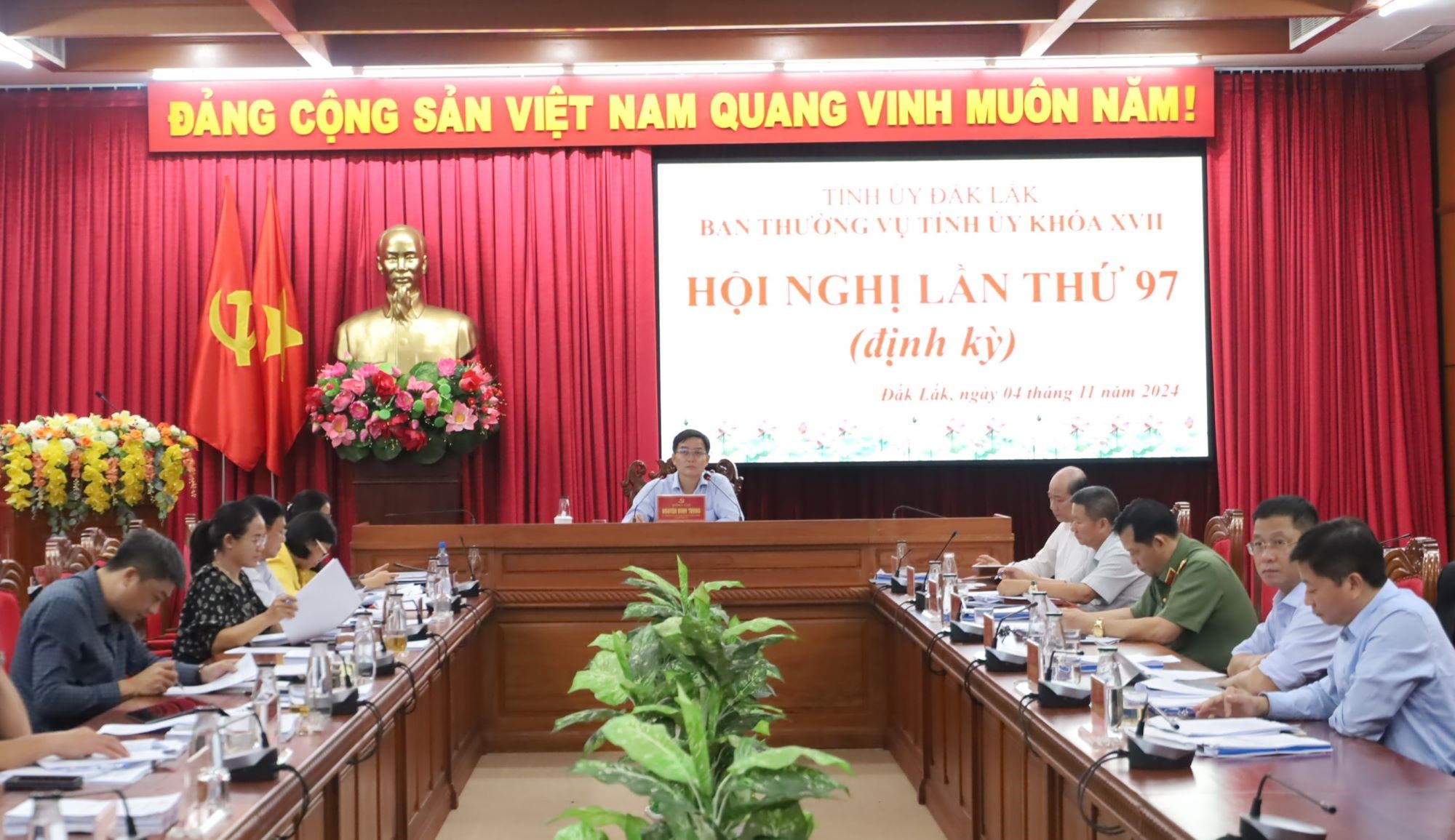 The 97th regular meeting of the Standing Committee of the Provincial Party Committee of Dak Lak Province.