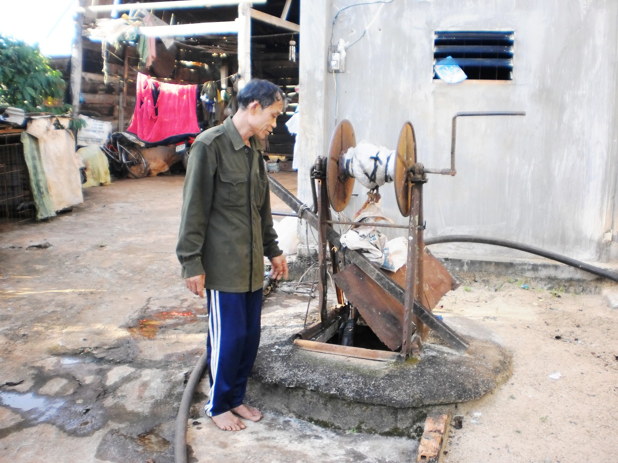 Người dân tổ dân phố 9, phường Tân Lập, TP. Buôn Ma Thuột vẫn đang phải dùng nguồn nước không hợp vệ sinh.