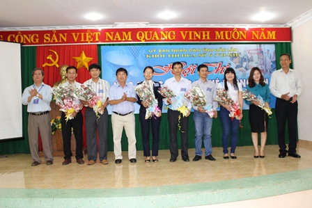 Ten anh: ban to chuc tang hoa.jpg