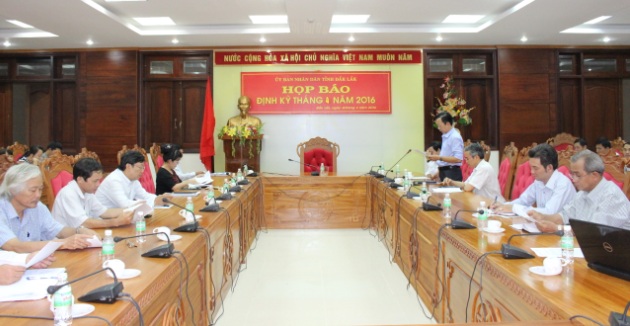 Hội nghị Giao ban báo chí và Họp báo định kỳ tháng 4 năm 2016