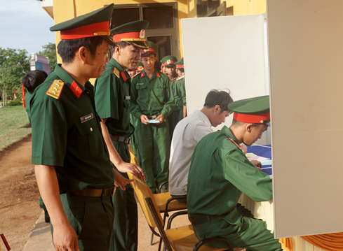 Trung đoàn Bộ binh 95 tiến hành bầu cử sớm