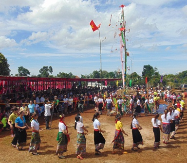 “Kin lẩu khẩu mẩu” Lễ hội độc đáo của người Thái