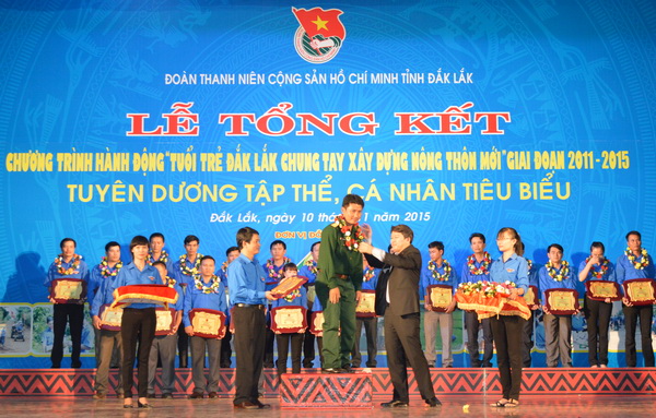 Tuyên dương 24 tập thể, 30 cá nhân tiêu biểu trong phong trào Tuổi trẻ Đắk Lắk chung tay xây dựng nông thôn mới giai đoạn 2011-2015