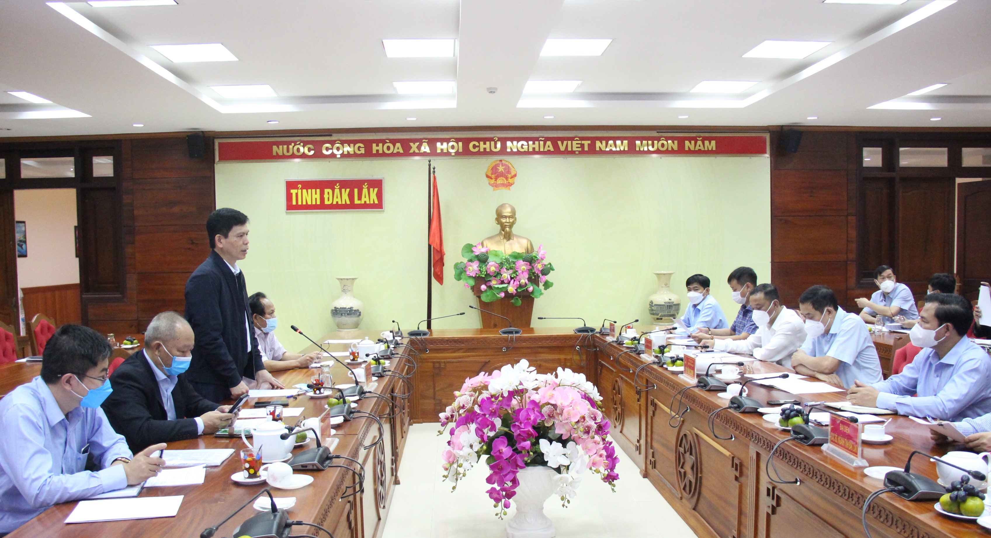 The delegation of the Ministry of Transport meets with the People's Committee of Dak Lak Province