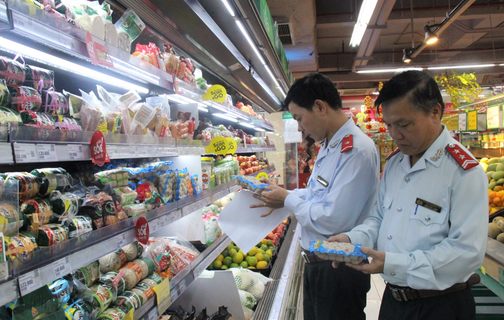 Kiểm tra các cơ sở kinh doanh dịch vụ ăn uống, giải khát phục vụ Lễ hội Cà phê Buôn Ma Thuột lần thứ 8 năm 2023