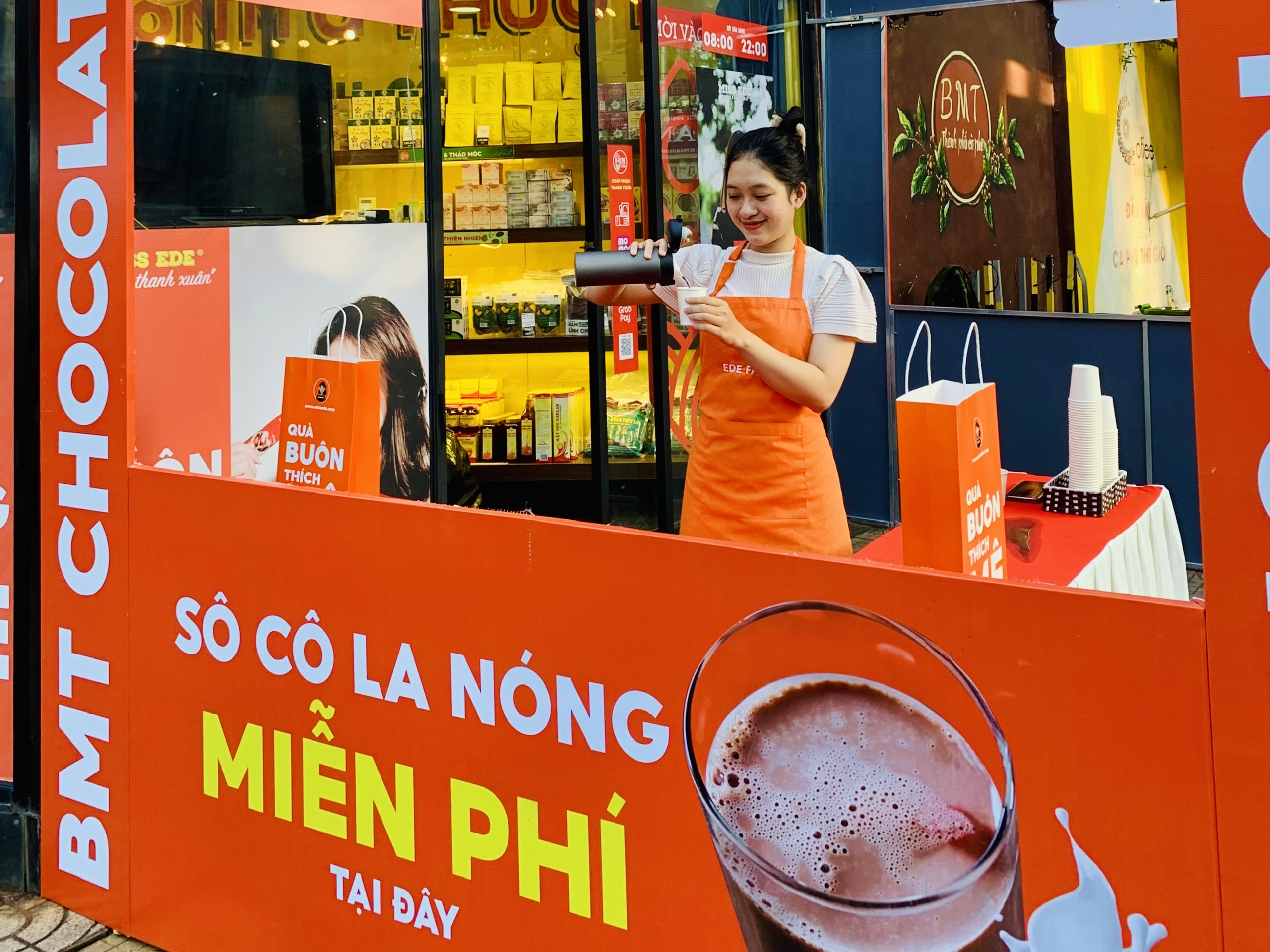 Mời du khách 50.000 ly sô cô la và cà phê miễn phí tại Lễ hội Cà phê Buôn Ma Thuột lần thứ 8 năm 2023.