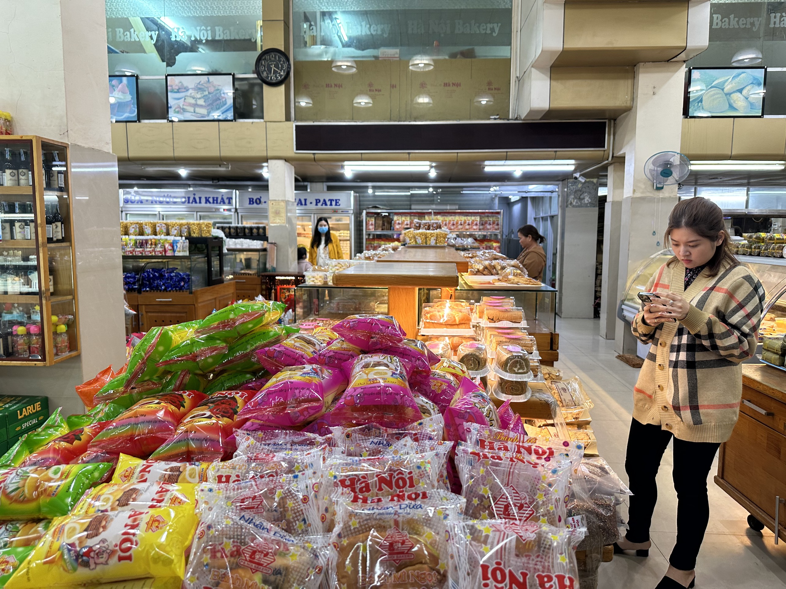 Xử phạt 2 cơ sở kinh doanh vi phạm vệ sinh an toàn thực phẩm tại Thành phố Buôn Ma Thuột.